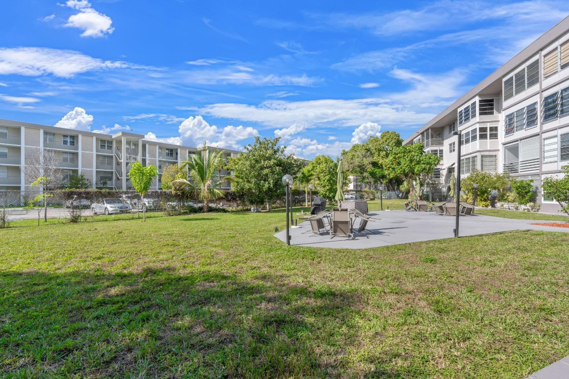 Lauderdale Oaks - Residential