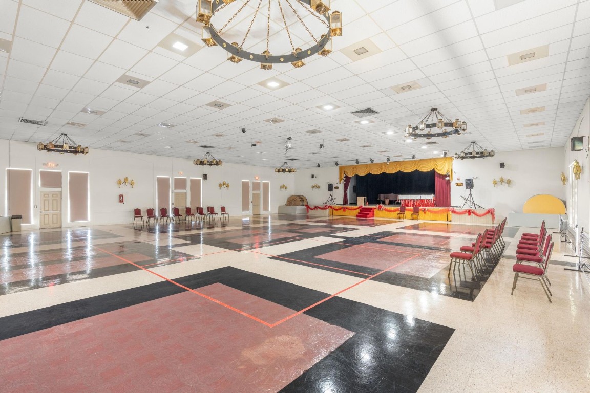 Lauderdale Oaks - Residential