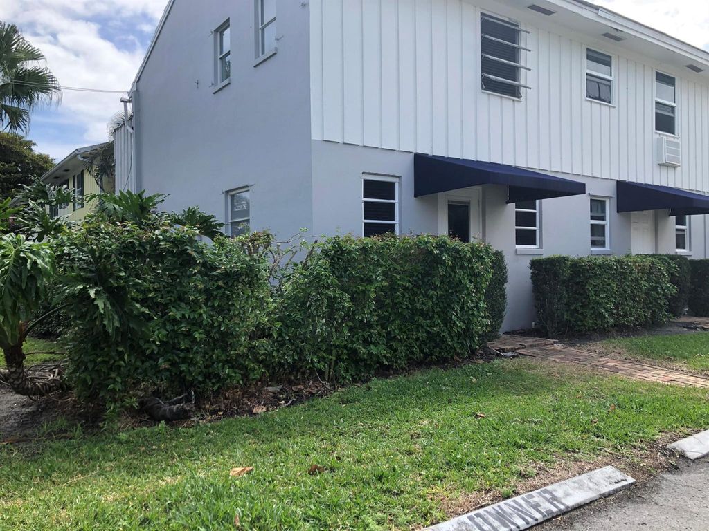 Photo of 145 NE 7th Avenue, Delray Beach, FL 33483 (MLS # R11095464)