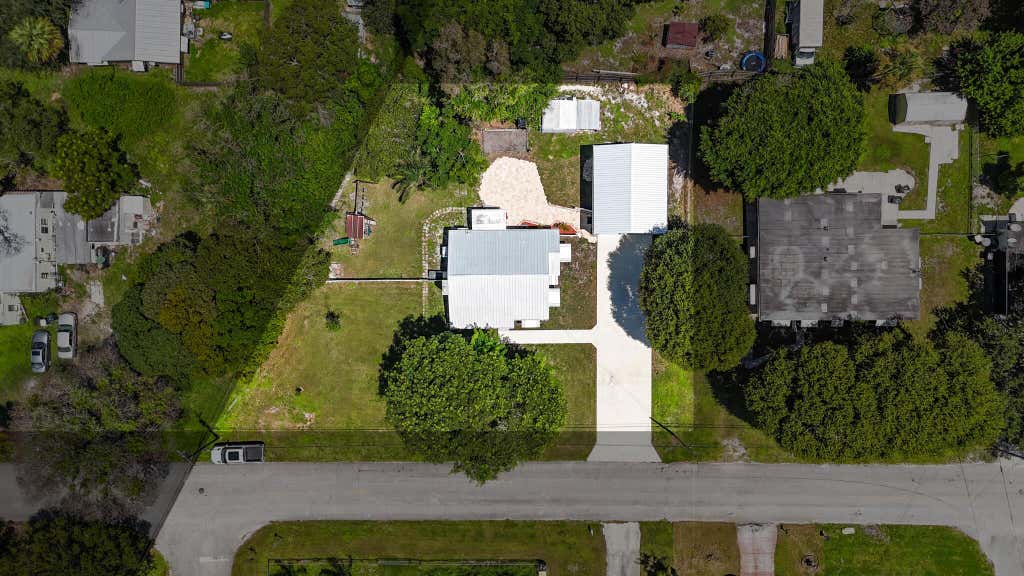Photo of 1126 Pine Avenue, Fort Pierce, FL 34982 (MLS # B26063552)