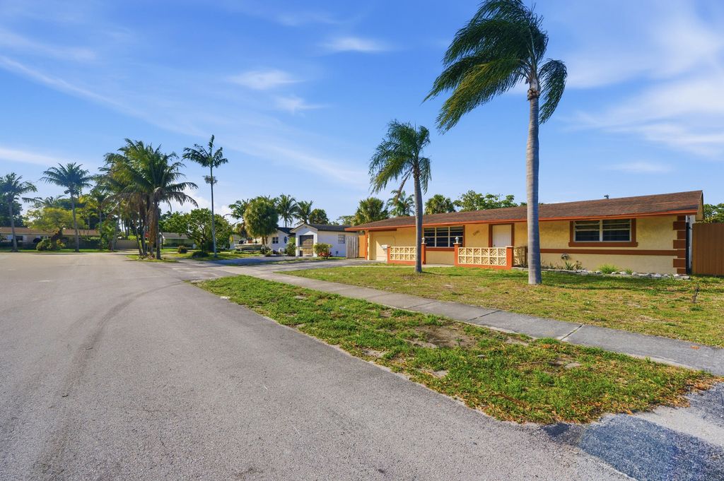 Photo of 3391 SW 15th Court, Fort Lauderdale, FL 33312 (MLS # B26002505)