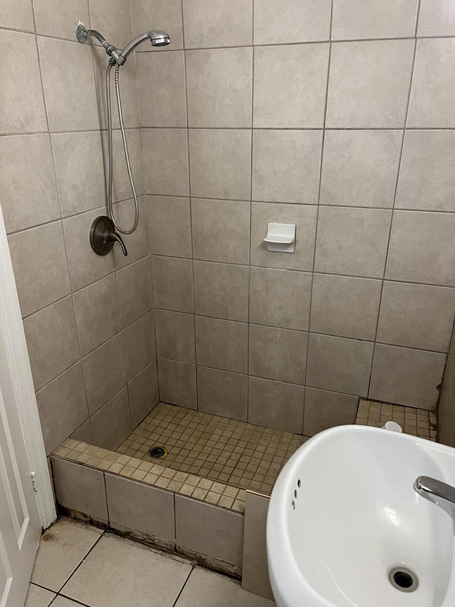 S/D OF 21-44-43, W 1/2 IN - Residential Income