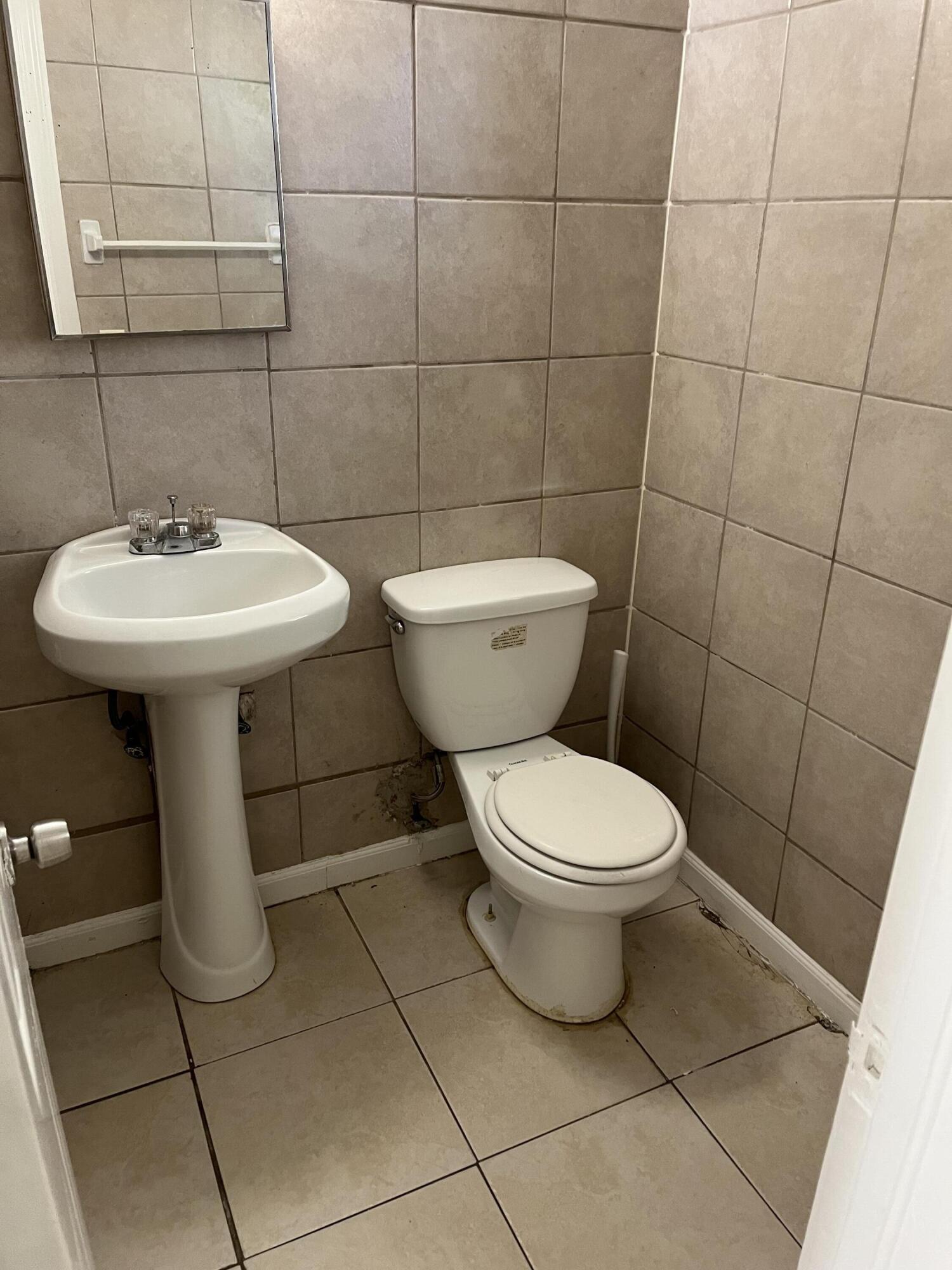 S/D OF 21-44-43, W 1/2 IN - Residential Income