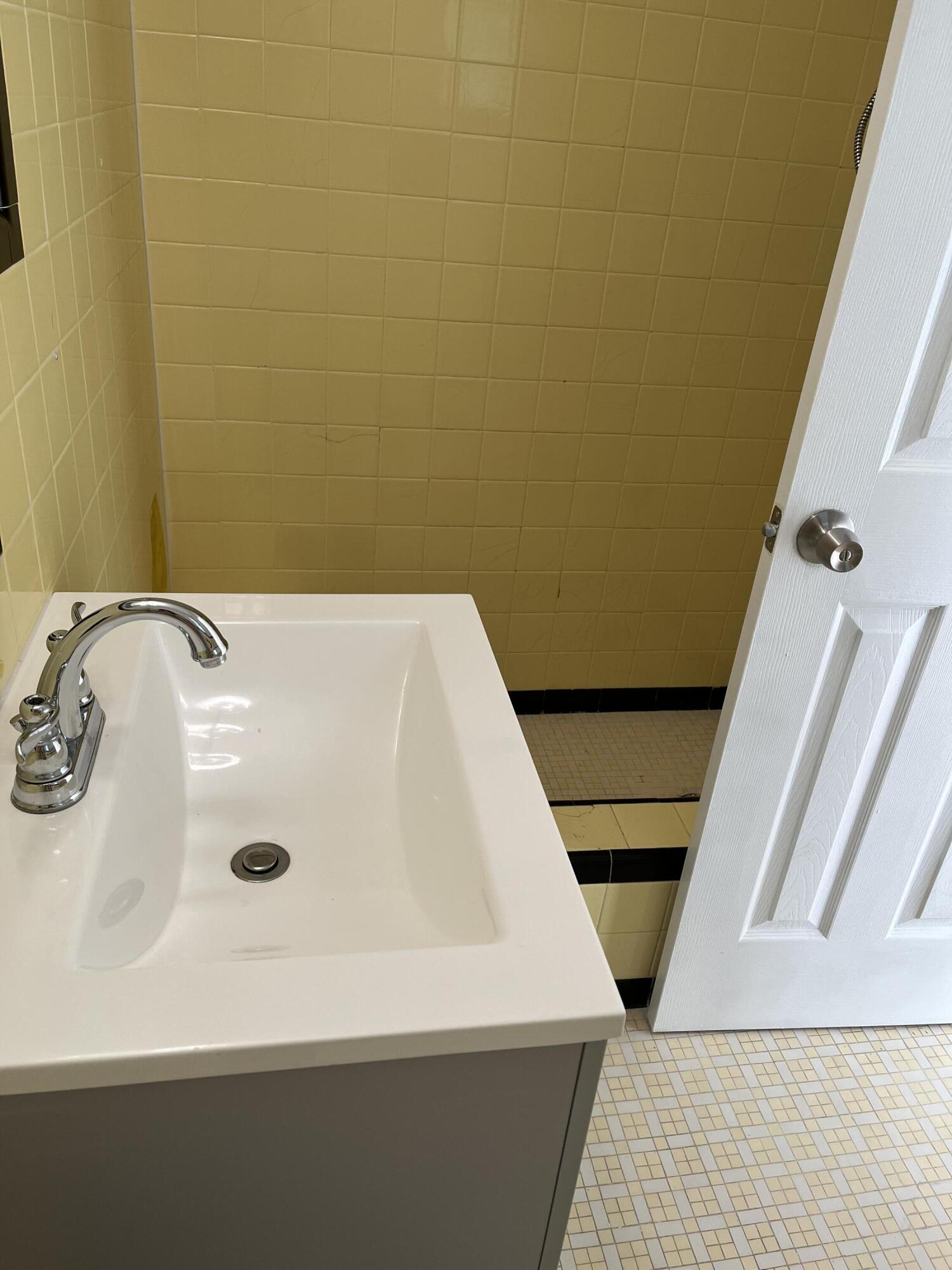 S/D OF 21-44-43, W 1/2 IN - Residential Income