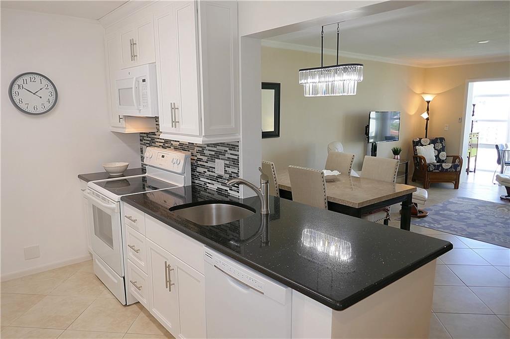 VILLAGE ROYALE GREENBROOK - Residential