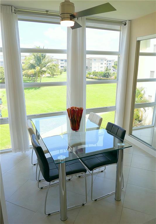 VILLAGE ROYALE GREENBROOK - Residential