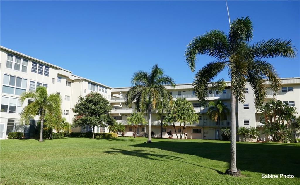 VILLAGE ROYALE GREENBROOK - Residential