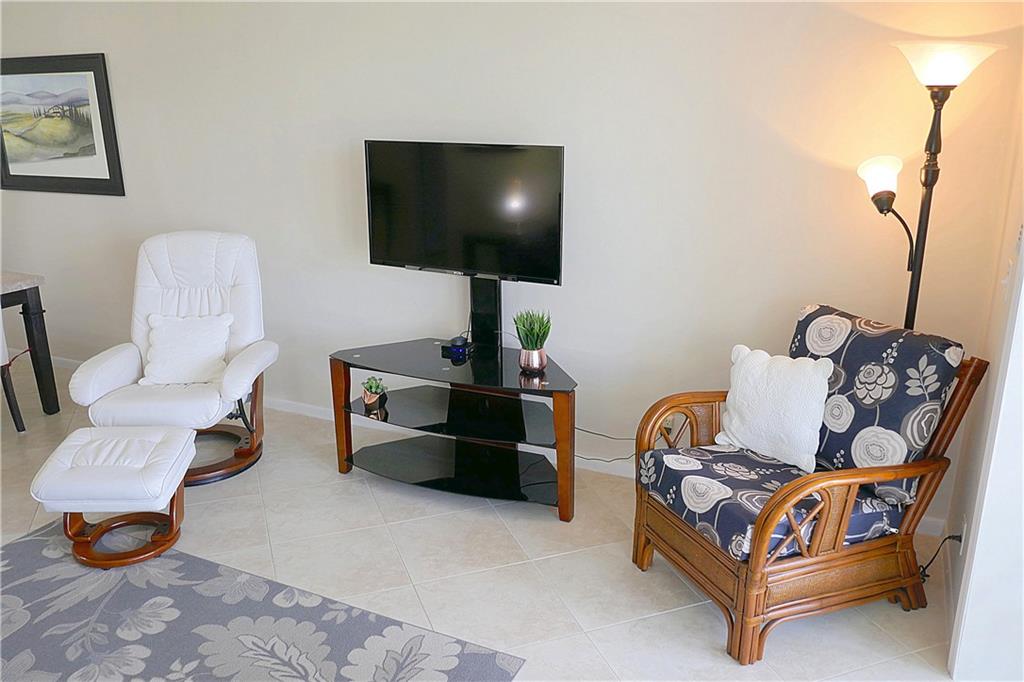 VILLAGE ROYALE GREENBROOK - Residential