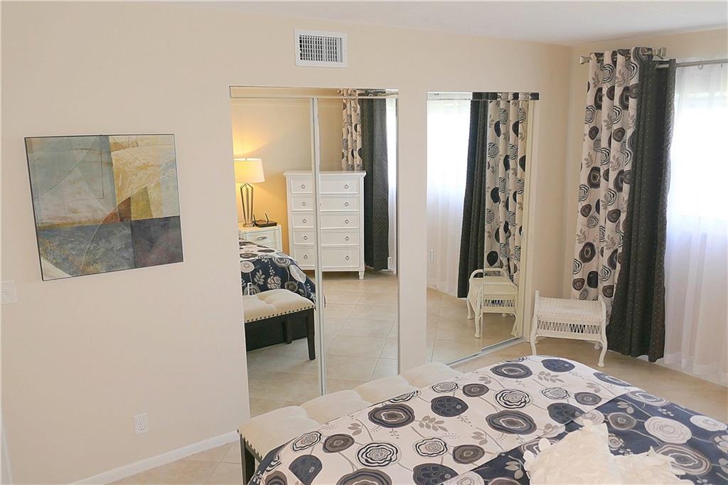 VILLAGE ROYALE GREENBROOK - Residential