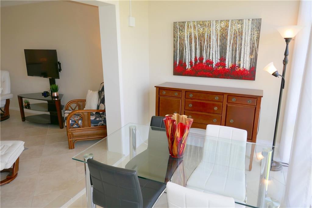 VILLAGE ROYALE GREENBROOK - Residential