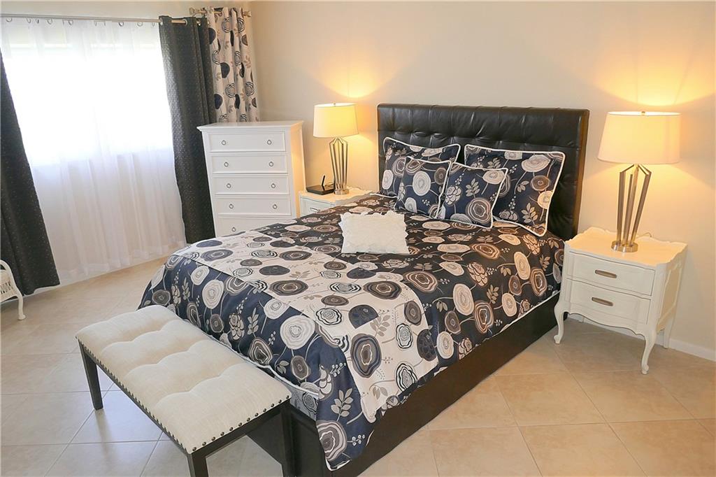 VILLAGE ROYALE GREENBROOK - Residential