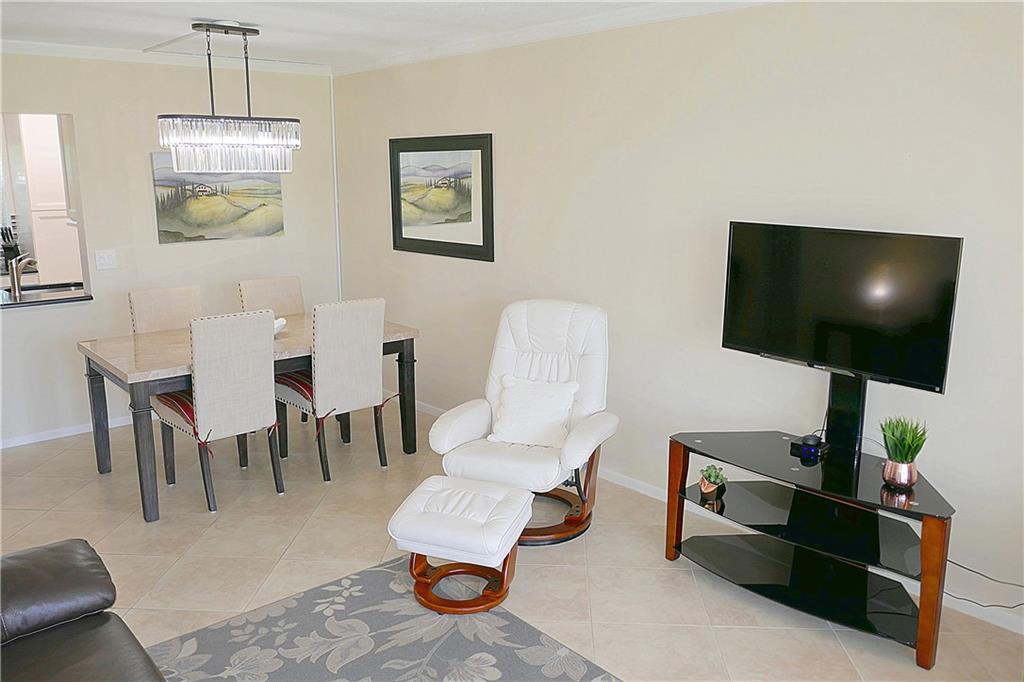 VILLAGE ROYALE GREENBROOK - Residential