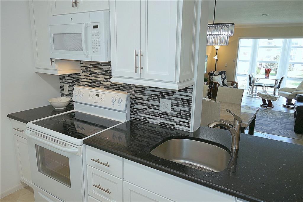VILLAGE ROYALE GREENBROOK - Residential