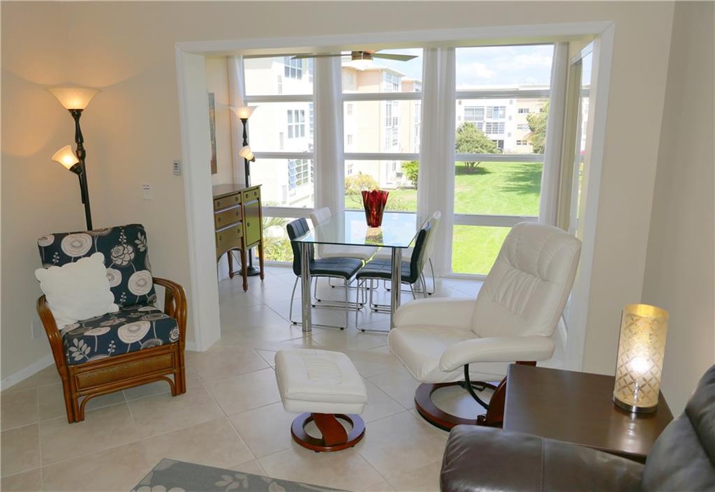 VILLAGE ROYALE GREENBROOK - Residential