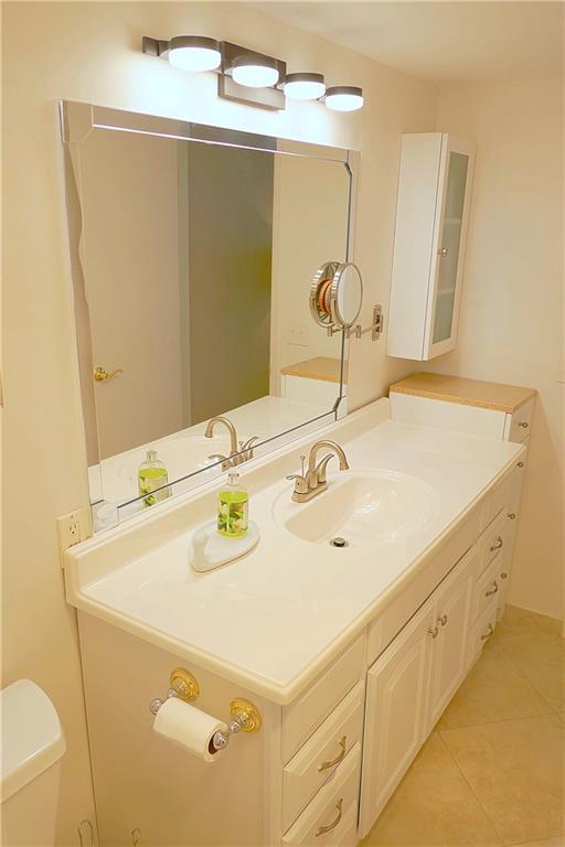 VILLAGE ROYALE GREENBROOK - Residential