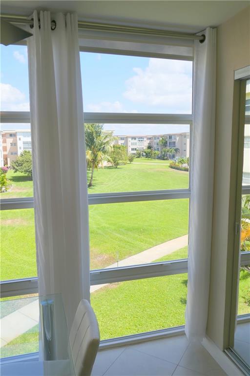 VILLAGE ROYALE GREENBROOK - Residential