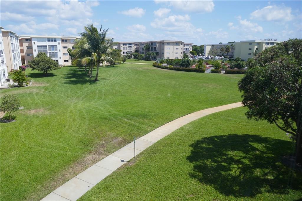 VILLAGE ROYALE GREENBROOK - Residential