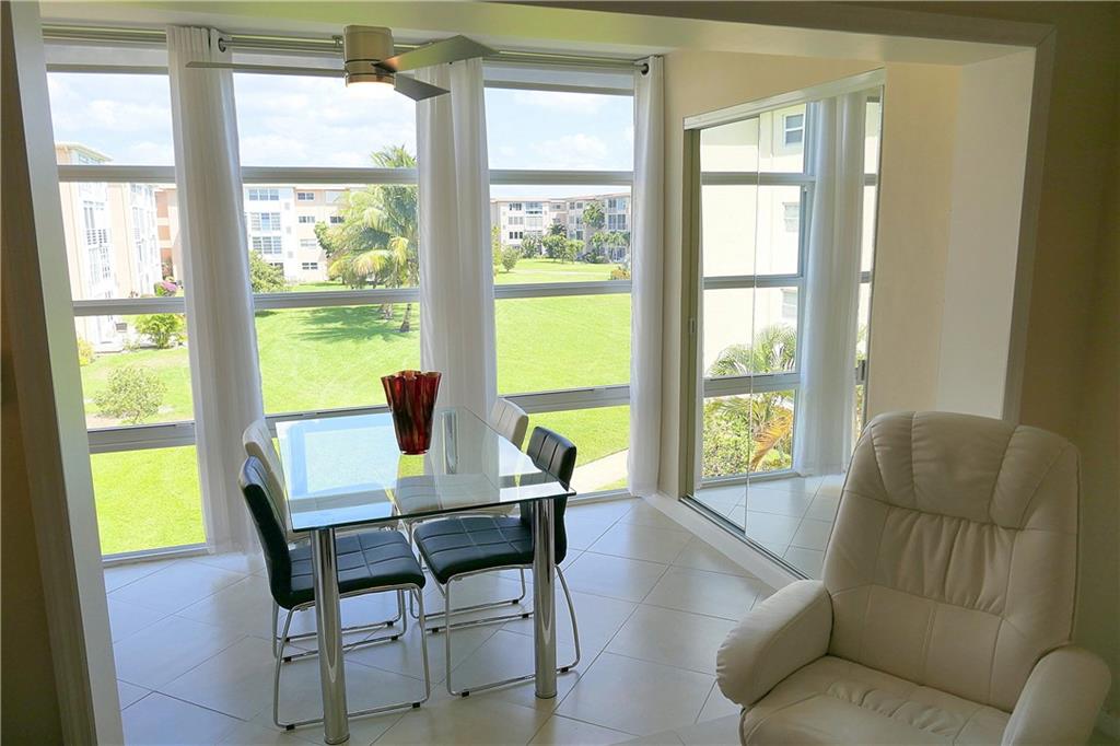 VILLAGE ROYALE GREENBROOK - Residential