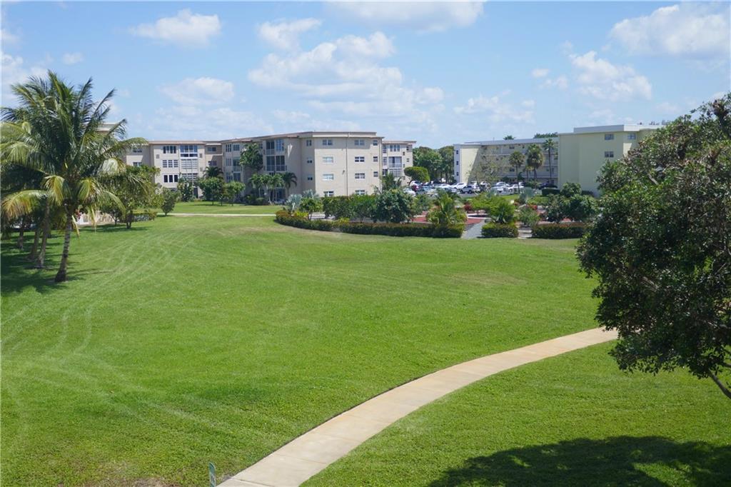 VILLAGE ROYALE GREENBROOK - Residential