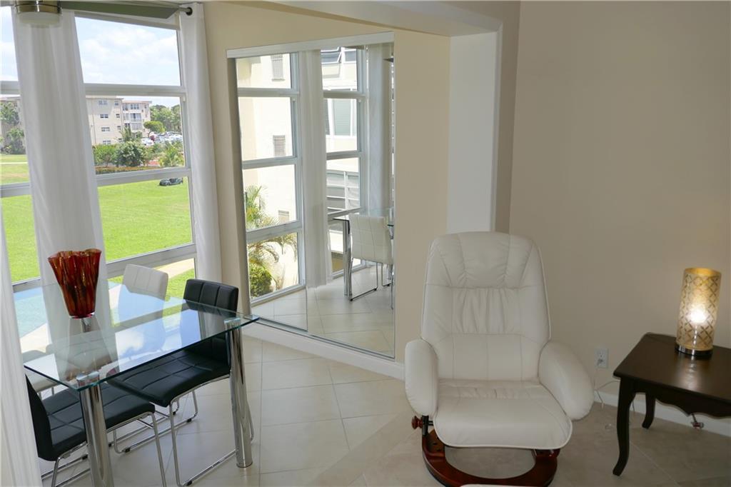 VILLAGE ROYALE GREENBROOK - Residential