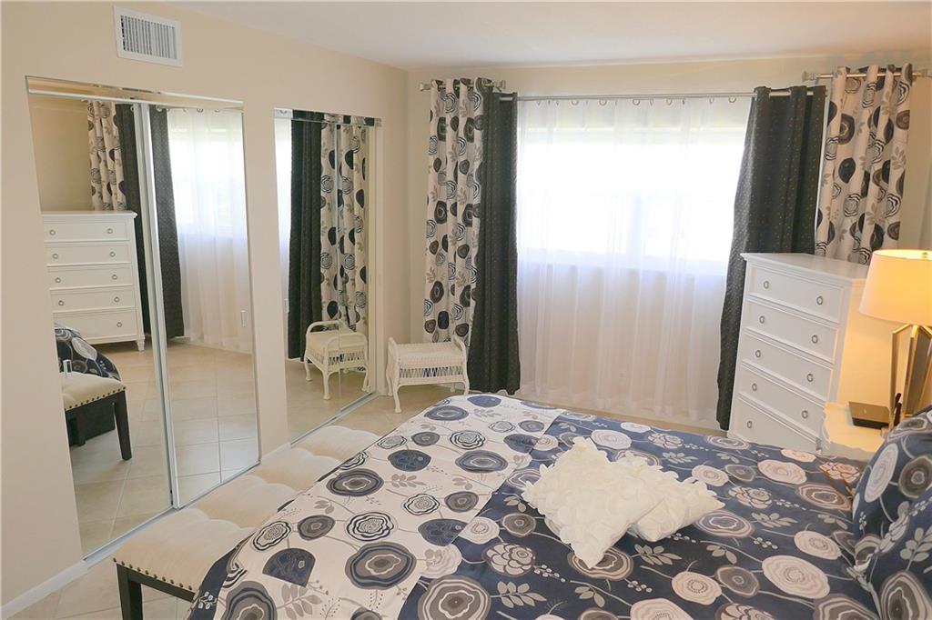 VILLAGE ROYALE GREENBROOK - Residential