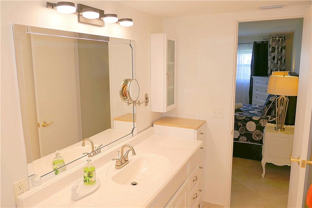 VILLAGE ROYALE GREENBROOK - Residential