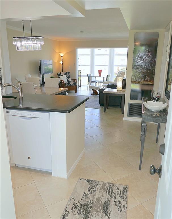 VILLAGE ROYALE GREENBROOK - Residential