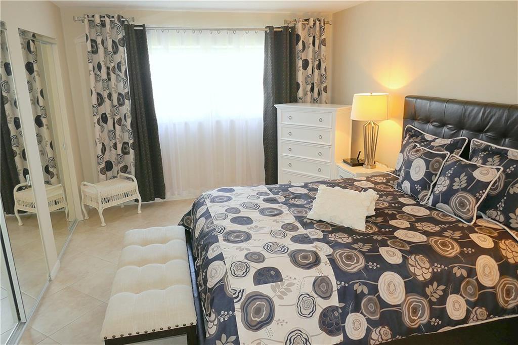 VILLAGE ROYALE GREENBROOK - Residential
