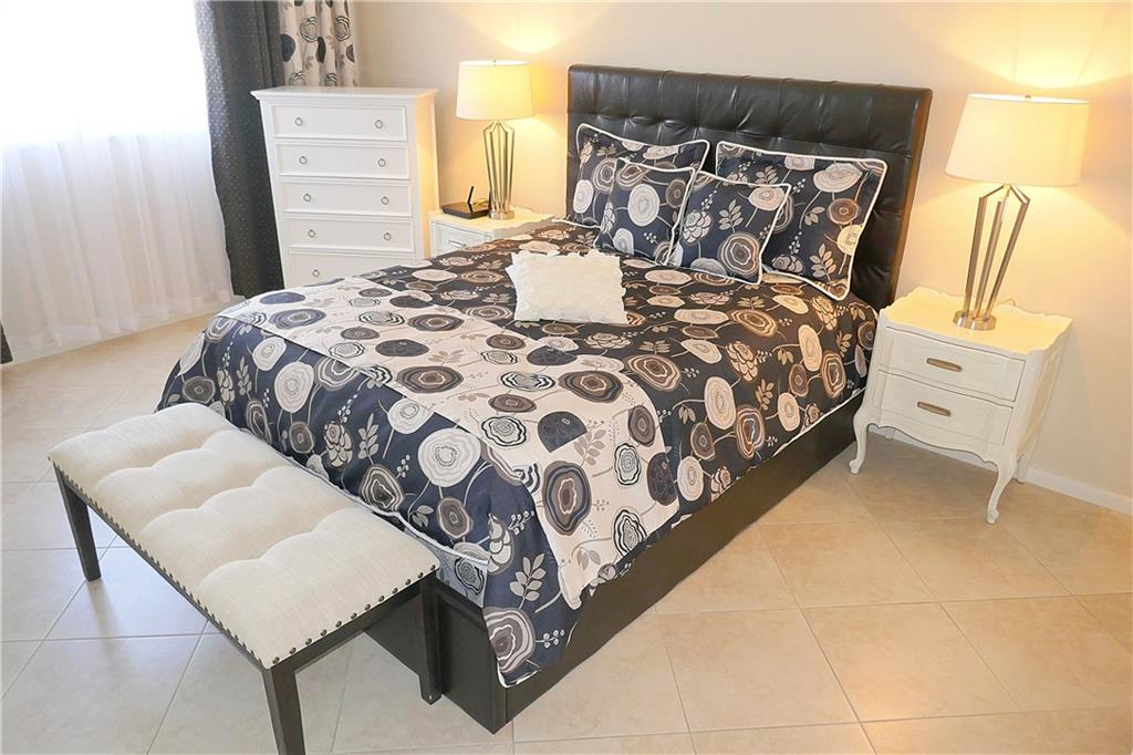VILLAGE ROYALE GREENBROOK - Residential