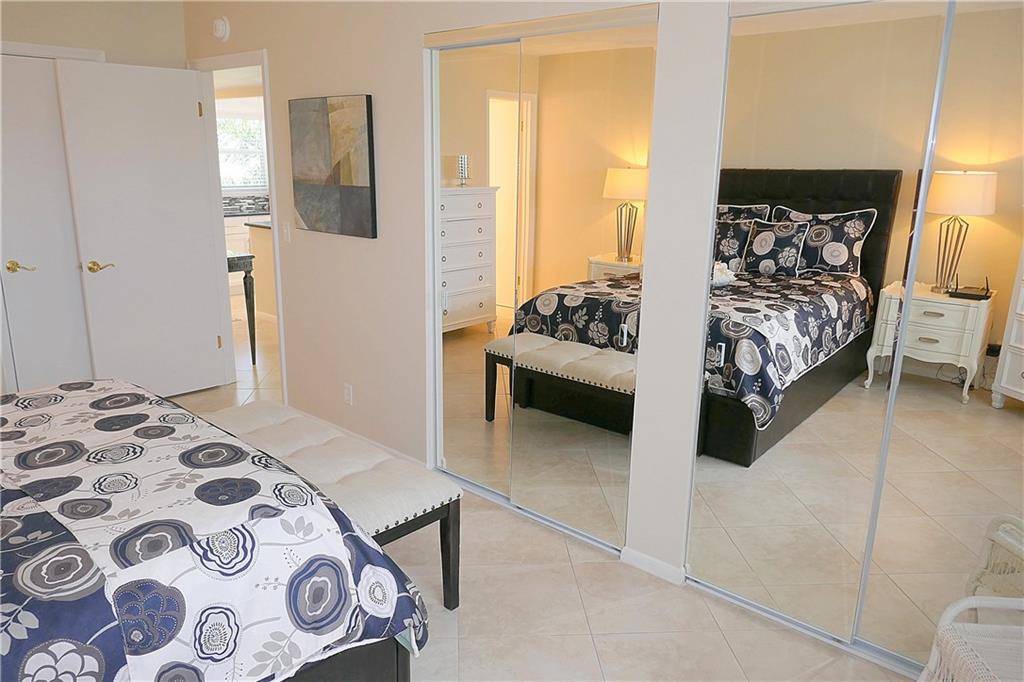 VILLAGE ROYALE GREENBROOK - Residential