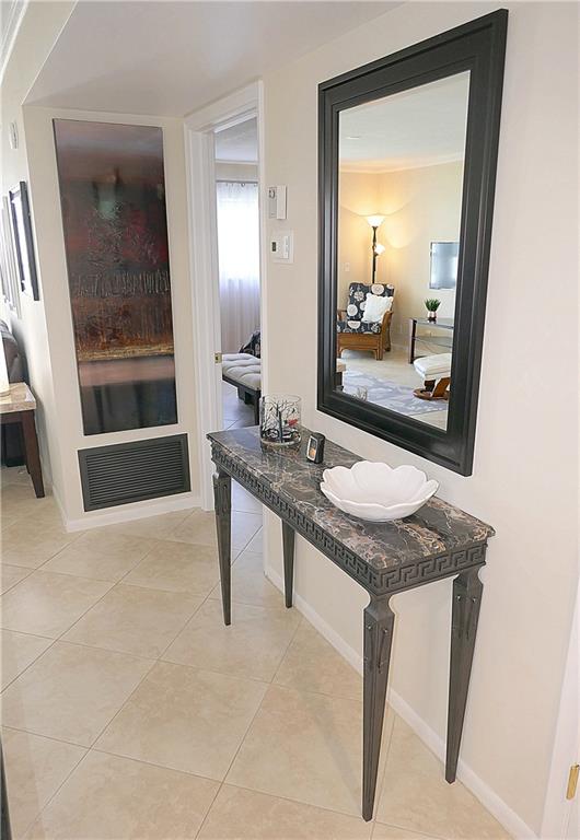 VILLAGE ROYALE GREENBROOK - Residential