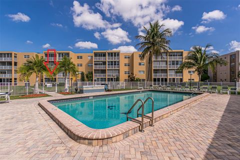 Condominium in Dania Beach FL 202 10th St St.jpg