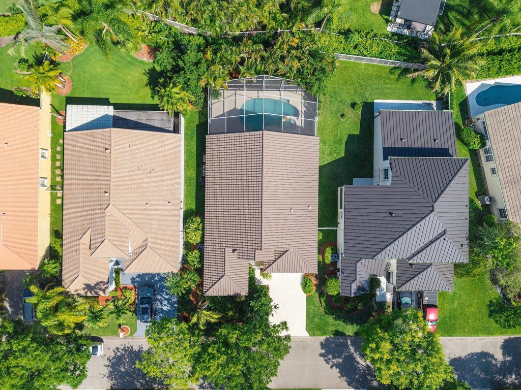 Photo of 2016 Island Circle, Weston, FL 33326 (MLS # B26028784)