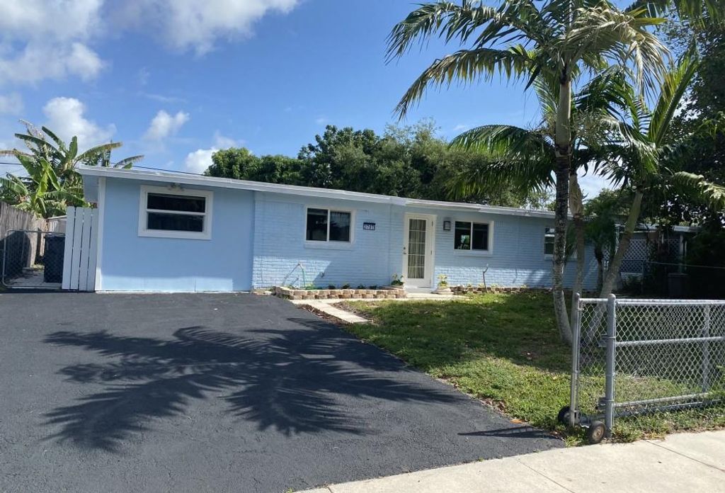 Photo of 3797 Everglades Rd, Palm Beach Gardens, FL 33410 (MLS # F10330645)