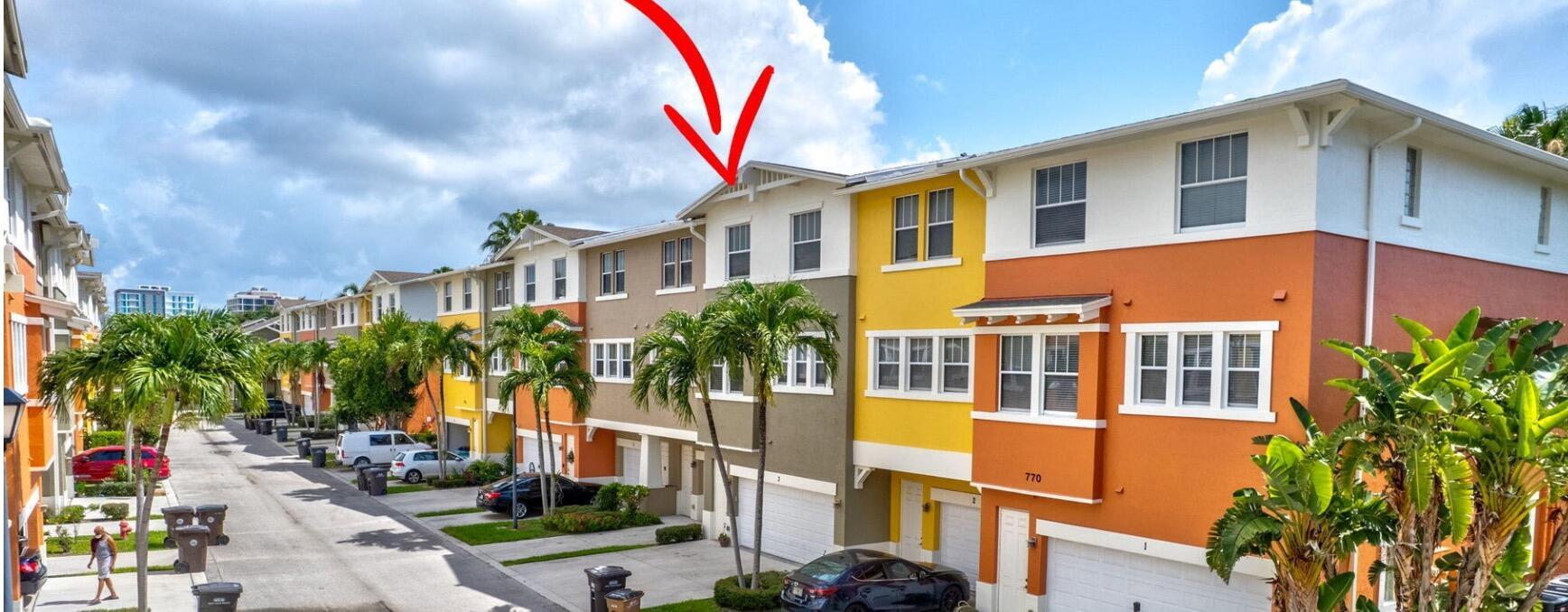 FABULOUS LIKE NEW... Immaculate 2BR/2.5 BA - RENT NOW. Gated, manned 24 hours. Just off 95, this gated waterfront community is only minutes Downtown West Palm, minutes to the beach, Whole Foods, Palm Beach Outlets, PBI Airport, Rosemary Square, and more! CitySide boasts a resort style pool, newly updated fitness center, running trail, lakeside pool, clubhouse, gym, and jogging path. Make it your home Pets Permitted <25LBS! Rent includes: Internet, Cable, Trash, Water !!