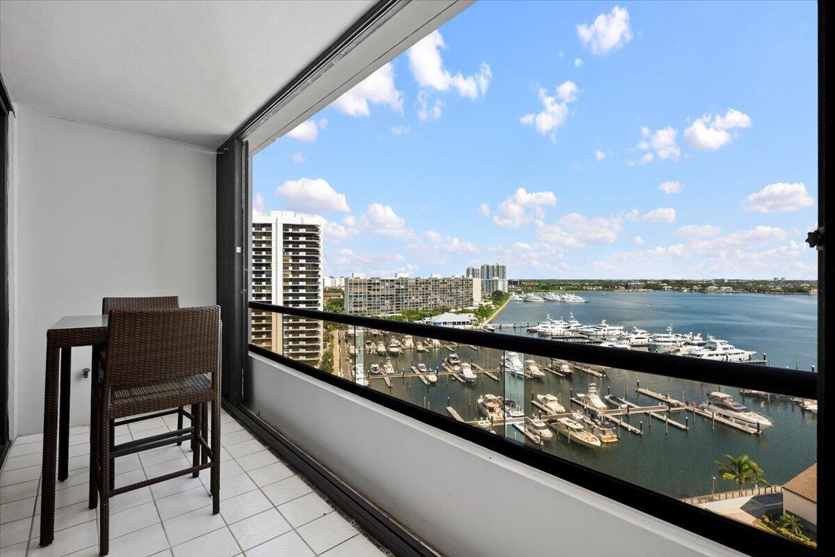 OLD PORT COVE - LAKE POIN - Residential