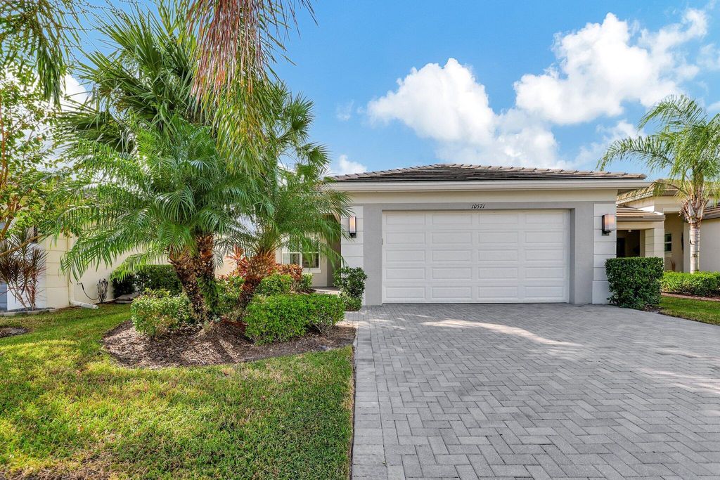 Photo of 10571 SW Sunray Street, Port Saint Lucie, FL 34987 (MLS # R11027196)