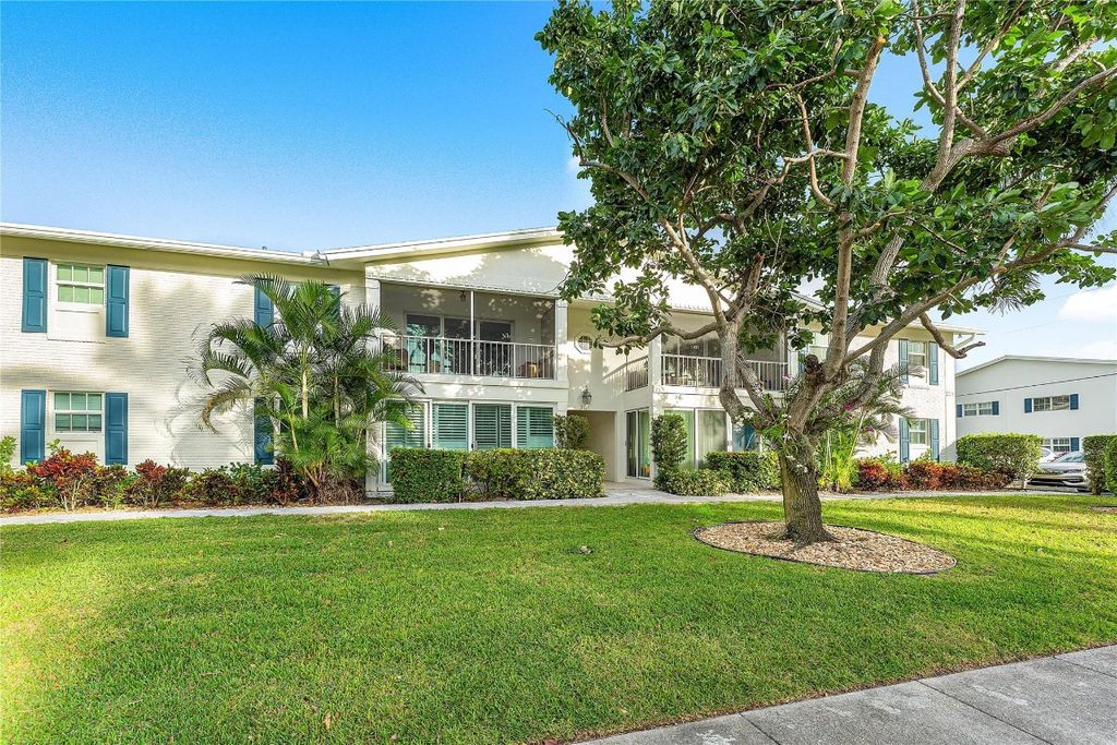 Photo of 301 Venetian Drive #16, Delray Beach, FL 33483 (MLS # F10536330)