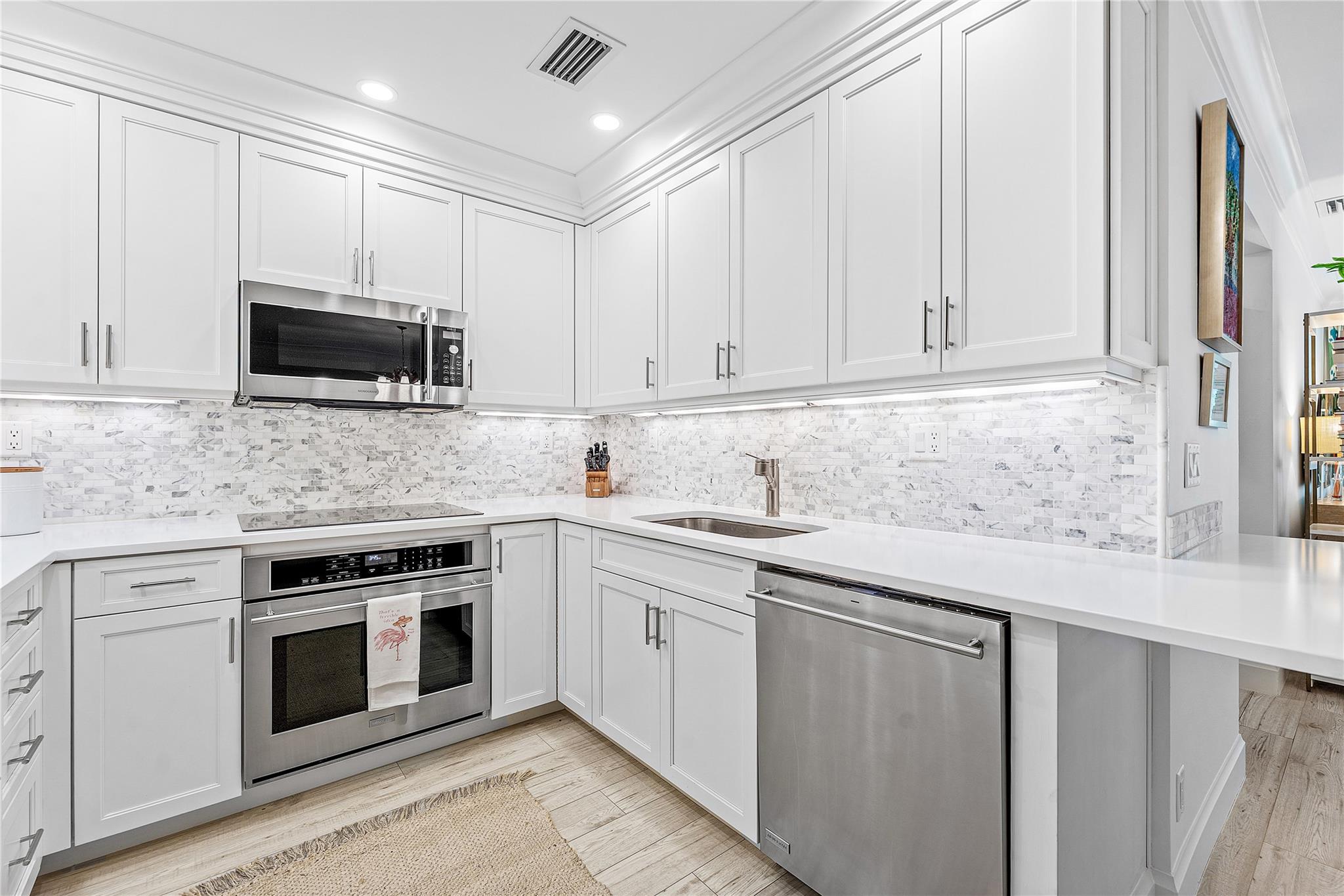 INNER CIRCLE CONDO - Residential