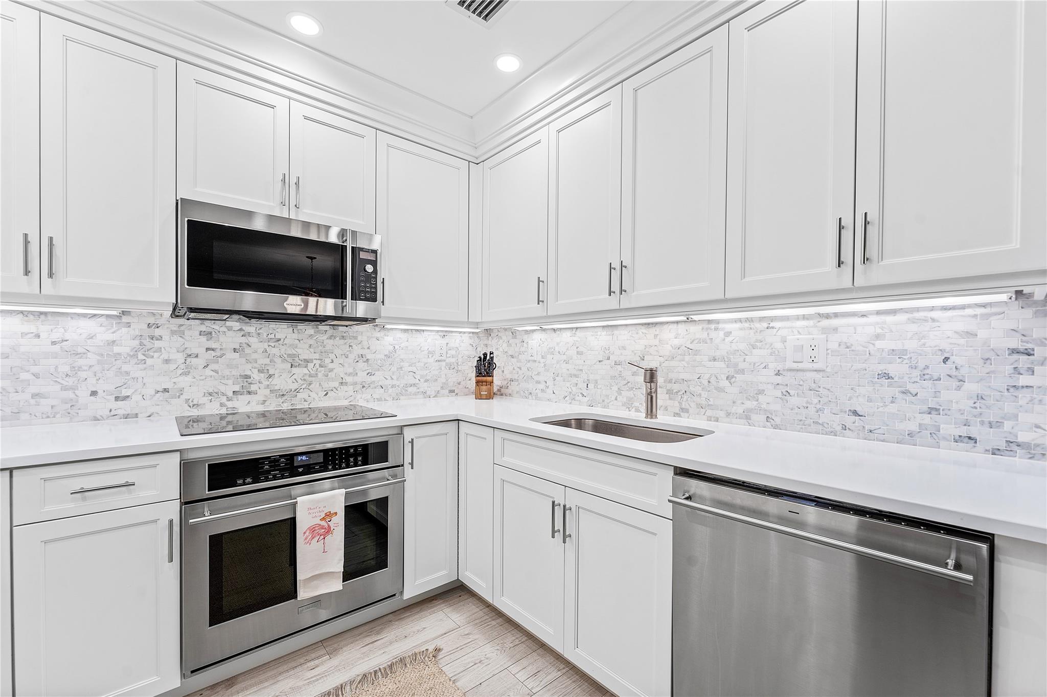 INNER CIRCLE CONDO - Residential