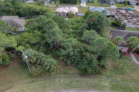 A home in Port Saint Lucie