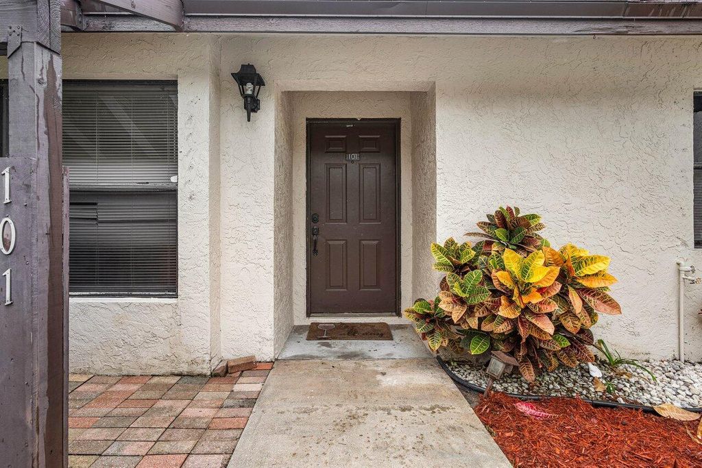 Photo of 101 Via De Casas Norte, Boynton Beach, FL 33426 (MLS # R11011881)