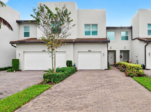 Photo of 4783 Navali Drive, Lake Worth, FL 33467 (MLS # R11136257) Photo of 4783 Navali Drive, Lake Worth, FL 33467 (MLS # R11136257)