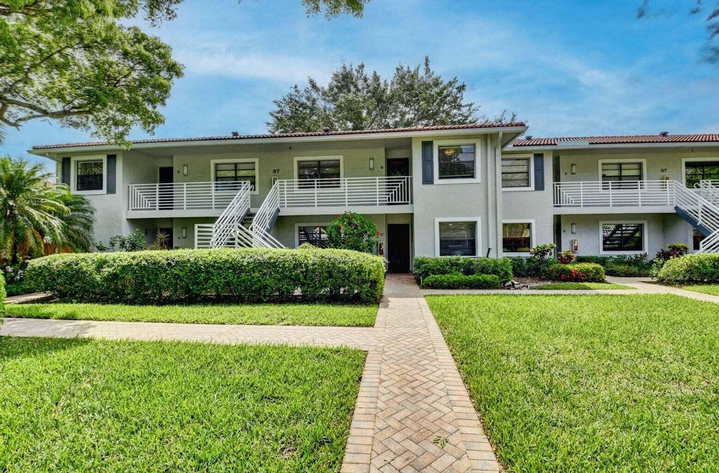 Photo of 37 Southport Lane #D, Boynton Beach, FL 33436 (MLS # R10981267)