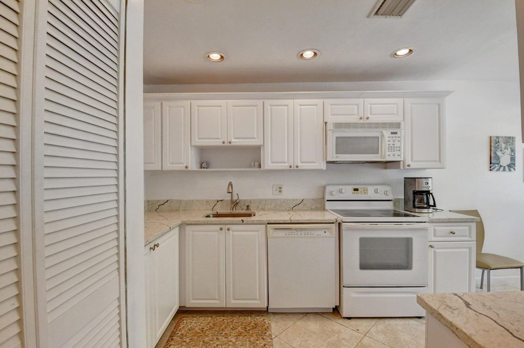 Photo of 37 Southport Lane #D, Boynton Beach, FL 33436 (MLS # R10981267)