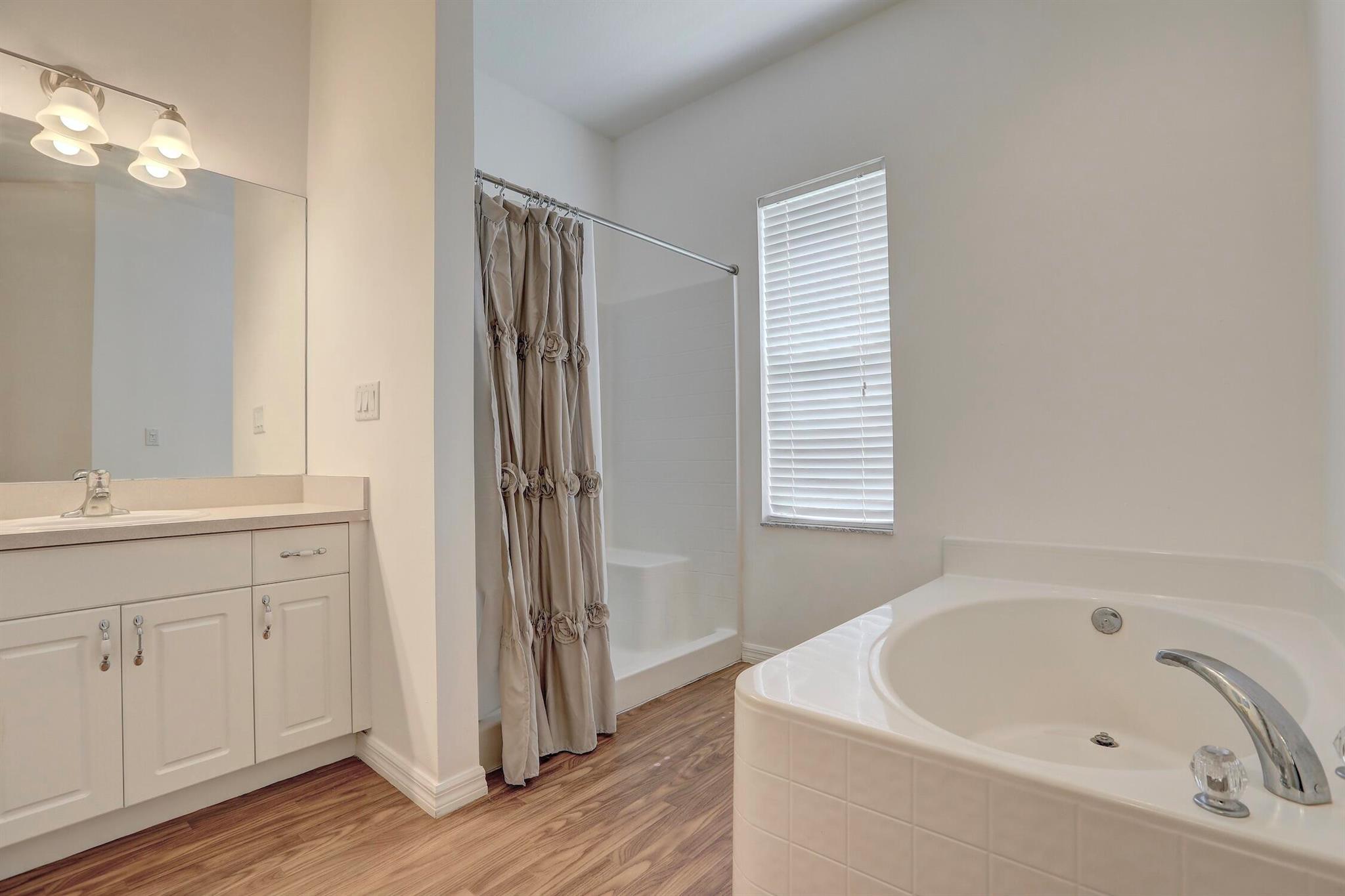 VERO LAKE ESTATES UNIT J - Residential