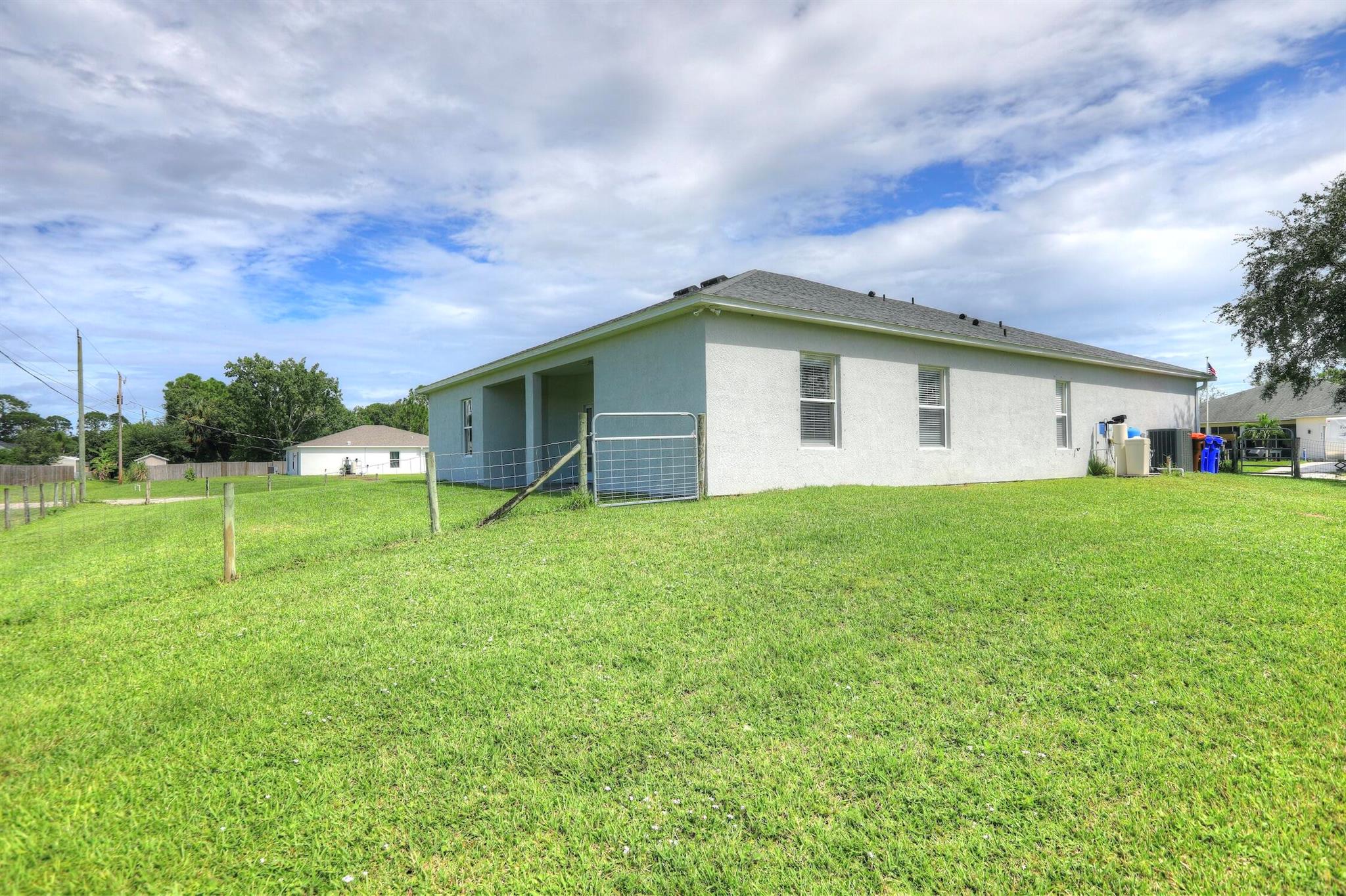 VERO LAKE ESTATES UNIT J - Residential