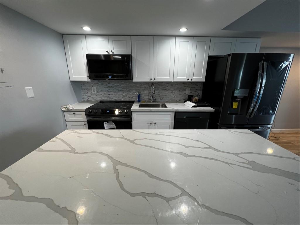 THE CARRIAGE HOUSE CONDO - Residential