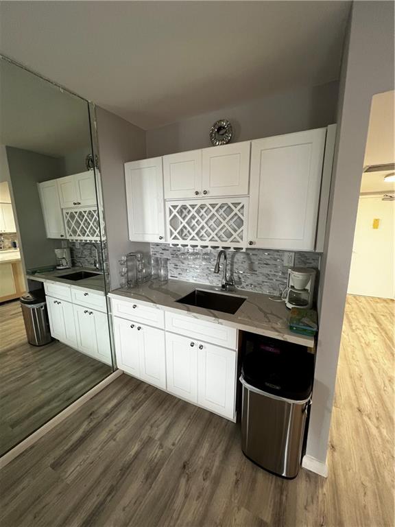 THE CARRIAGE HOUSE CONDO - Residential