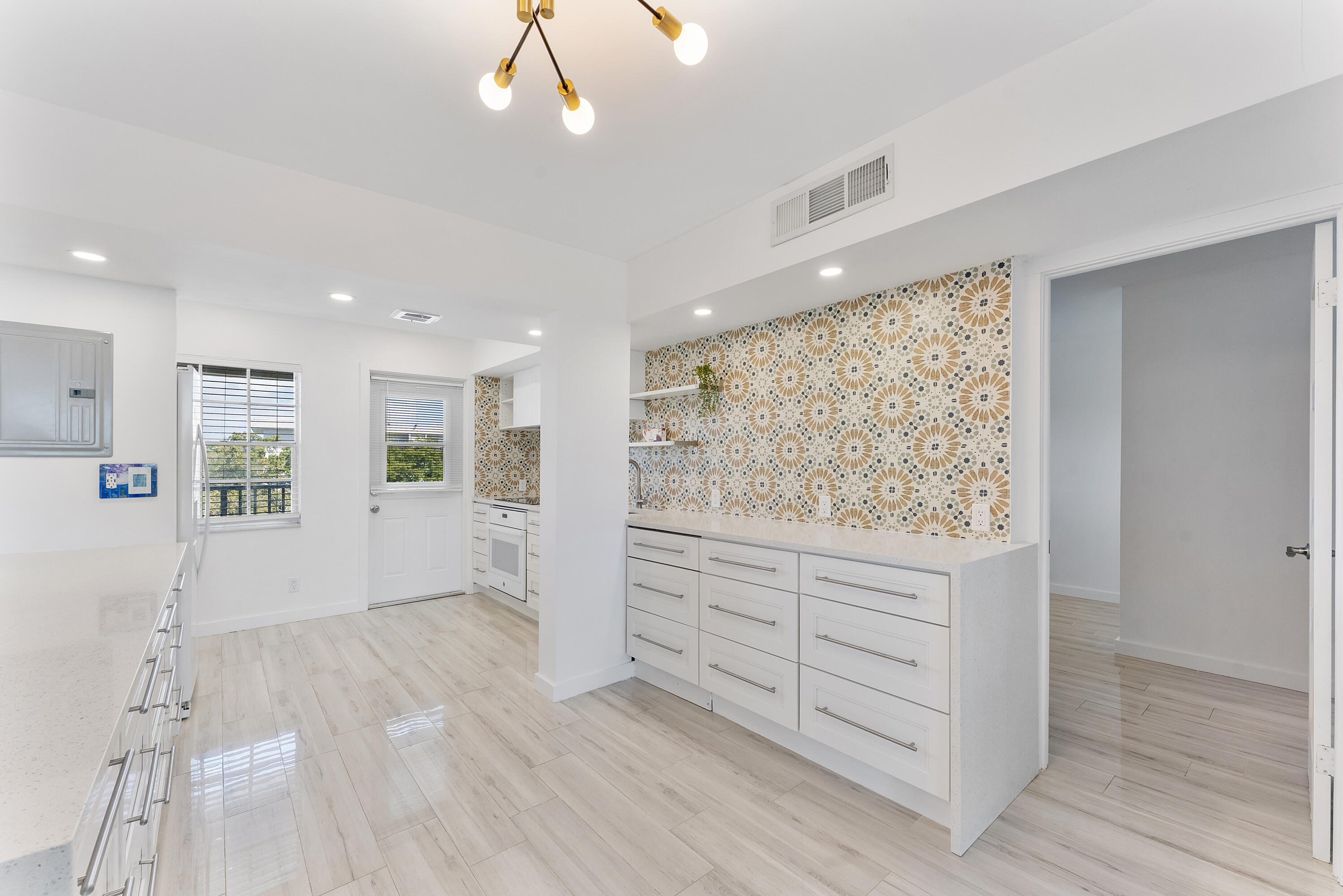 NO 18 PALM-AIRE COUNTRY CLUB - Residential Lease